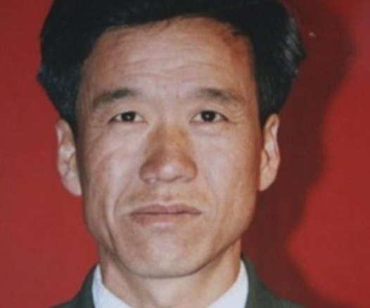 无极荣耀4手机版下载他以血肉之躯挡下滑汽车