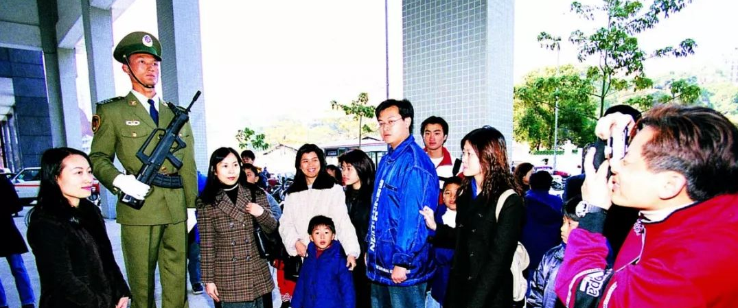 <b>无极荣耀注册平台特稿丨守护澳门的青春岁月（</b>
