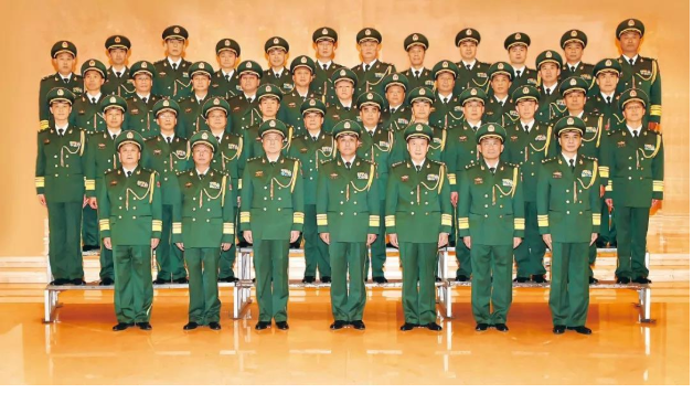 <b>无极4荣耀平台好吗武警部队1人晋升中将警衔，</b>