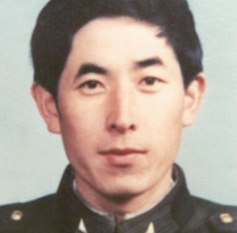 <b>交警刘振基：无极荣耀注册平台奋不顾身拦截闯</b>