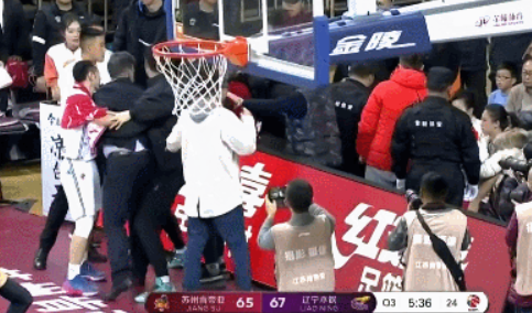 <b>无极加速器CBA主帅与球迷冲突后续:当地文体局敦</b>