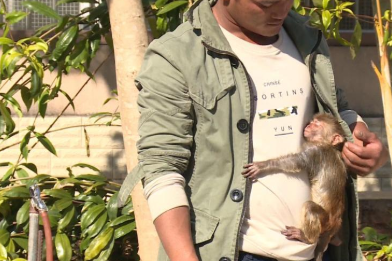 <b>无极4平台app有爱！落单小猕猴获救后“赖上”村</b>