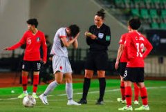 <b>东亚杯中国女足战平韩国队 无极4平台王霜被送医</b>