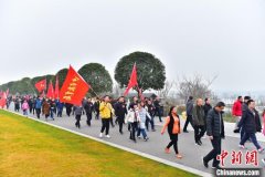 <b>无极4app陕西汉中两千余人健步走 倡导“体育过年</b>