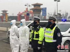 <b>无极4总代理十问新型肺炎疫情：为何日增千例？</b>