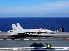 <b>歼-15B的出现，无极4平台让中国的航母首次拥有了</b>