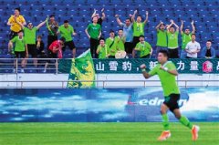 <b>新疆女足现状:无极4平台全队仅15名球员 5人制场</b>