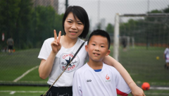<b>无极加速器穿梅西球衣接抗疫妈妈回家的孩子比</b>