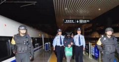 <b>安徽警方破获特大跨境网无极4荣耀主管络赌博案</b>