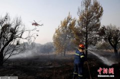 <b>希腊雅典附近再燃野火 民众紧急撤离无极4平台一</b>