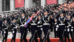 <b>上海公安民警在岗位上迎接2022无极4荣耀总代联系</b>