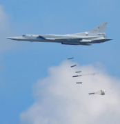 <b>俄军损失巡洋舰无极4平台，动用远轰高空轰炸，</b>