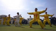 <b>中国式健身火遍海外无极荣耀多少年了，老外：</b>