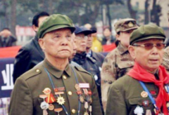 老兵隐姓埋名42年无极4平台，1998年因孙子参军被