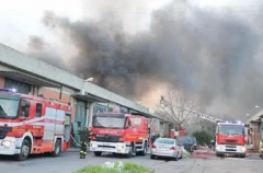 <b>意大利一无极荣耀平台怎么样工业园区突发大火</b>