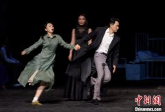 <b>无极4平台代理首届央华·保利剧场戏剧节带来五</b>