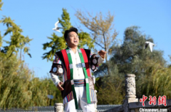 <b>无极4荣耀最大总代独龙族音乐人阿普萨萨：用民</b>