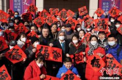 <b>无极4平台网址中国美术馆馆长吴为山等大年初一</b>
