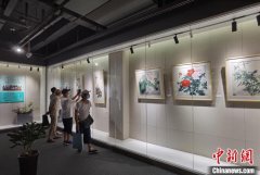 <b>无极4总代理培训对话中青年海派艺术家：东学西</b>