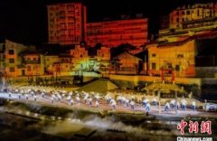 无极4app首届怀化市旅游发展大会开幕 上演全国首