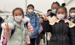 无极荣谈代理川渝“诗词列车”开进“中华诗城