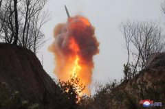 <b>朝鲜举行核反击假想综无极4测速现场合战术训练</b>