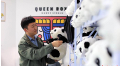 <b>无极4荣耀总代是谁成都小伙打造大熊猫玩偶品牌</b>