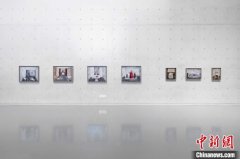 <b>无极4总代理收益中国当代艺术家张晓刚黄浦江畔</b>