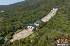 <b>无极4平台黑钱巍巍中山陵 联结两岸心</b>