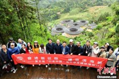 <b>无极4荣耀主管帐号海外华媒漳州感悟土楼魅力</b>