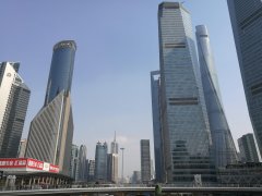 <b>无极4总代理注册投资格局生变 服务业接棒房地产</b>