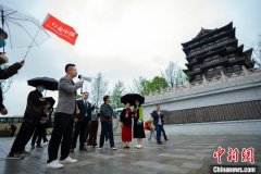 <b>无极荣耀注册平台海外华媒走进成都东安阁 探访</b>